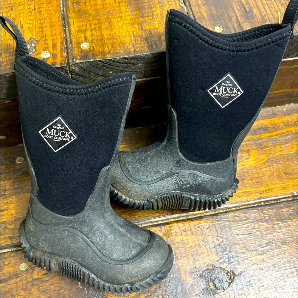 Toddler boy size 8c muck boots. Lots of life left. Barely worn